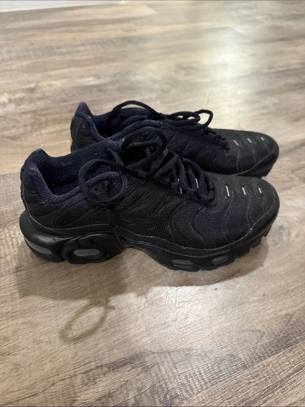 Nike Air Tuned Max TN Black Sneakers size 4Y